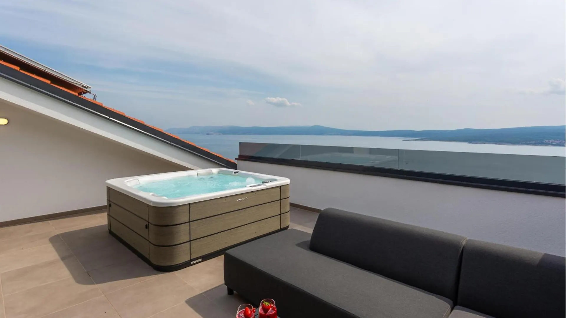 4 Bedroom Lovely Home In Crikvenica 0*,