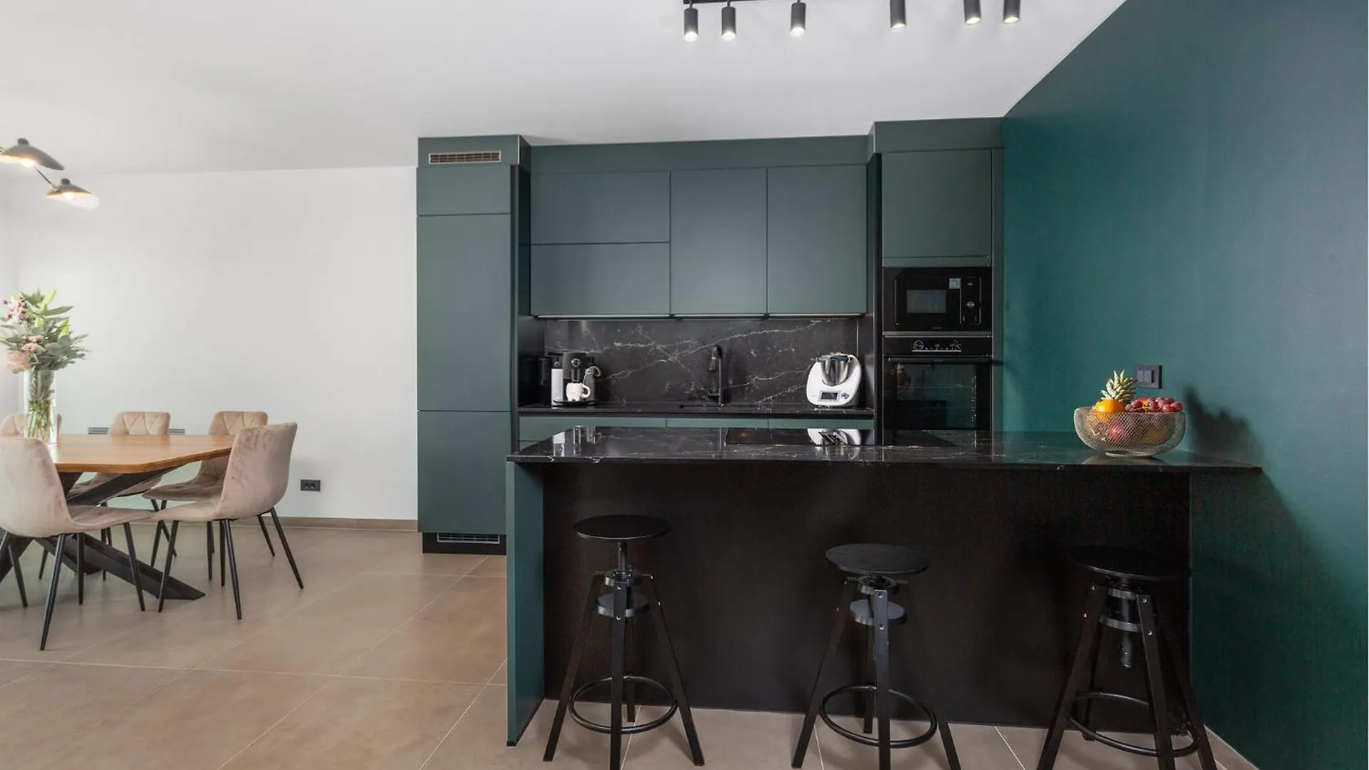 4 Bedroom Lovely Home In Crikvenica 0*,