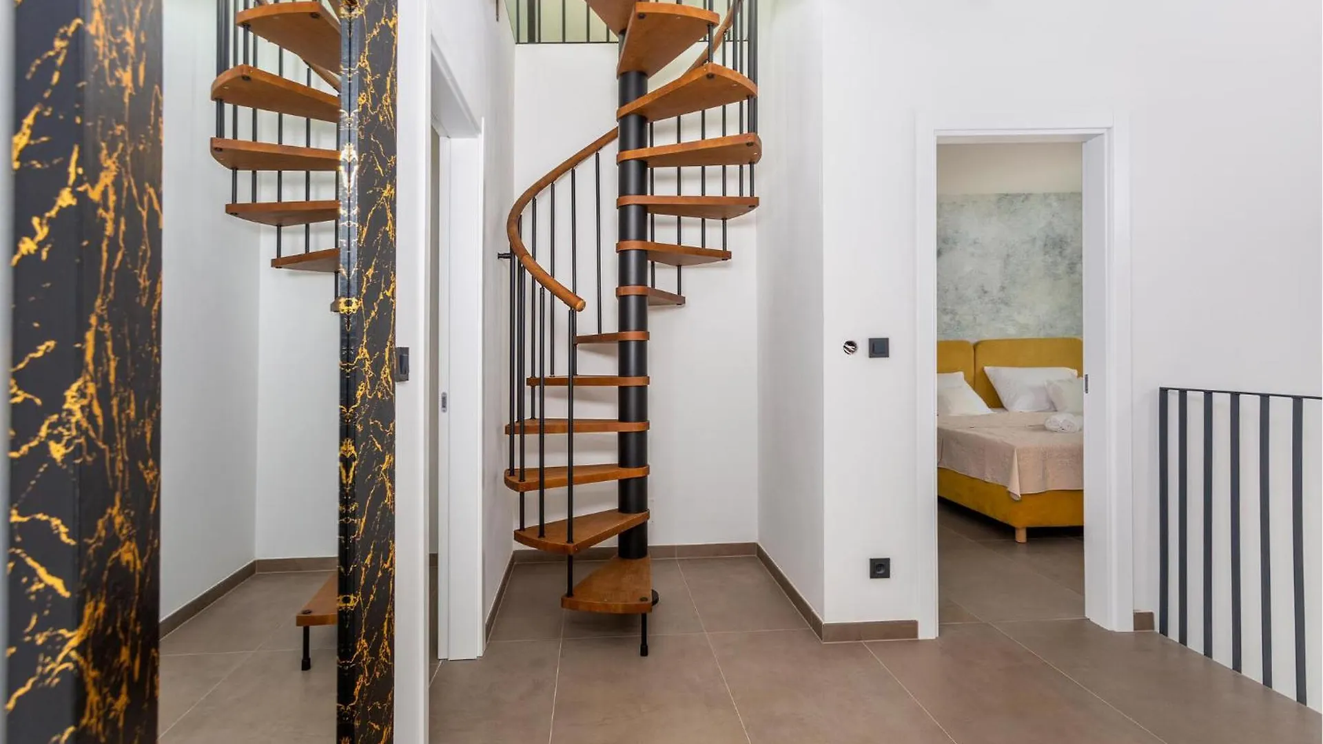 4 Bedroom Lovely Home In Crikvenica 0*,
